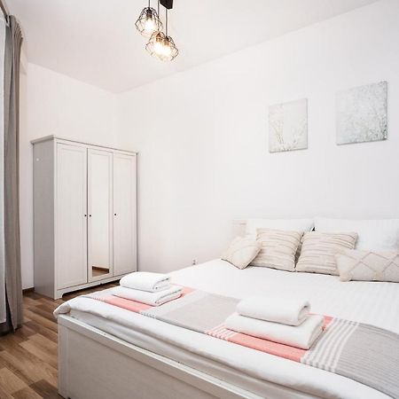 City Of The Kings-Camomile Apartment Krakau Buitenkant foto